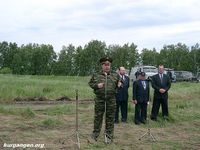 Поставим памятник деревне. Проект генерала Усманова, 2003 год — Фоторепортаж с открытия памятного знака на месте исчезнувший деревни Вознесенки. Фото из архива Усманова В.В.