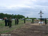 Поставим памятник деревне. Проект генерала Усманова, 2003 год — Фоторепортаж с открытия памятного знака на месте исчезнувший деревни Вознесенки. Фото из архива Усманова В.В.