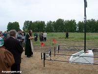 Поставим памятник деревне. Проект генерала Усманова, 2003 год — Фоторепортаж с открытия памятного знака на месте исчезнувший деревни Вознесенки. Фото из архива Усманова В.В.