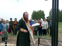 Поставим памятник деревне. Проект генерала Усманова, 2003 год — Фоторепортаж с открытия памятного знака на месте исчезнувший деревни Вознесенки. Фото из архива Усманова В.В.