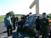 Поставим памятник деревне. Проект генерала Усманова, 2003 год — Фоторепортаж с открытия памятного знака на месте исчезнувший деревни Маяк (Тамакульская дача). Фото из архива Усманова В.В.