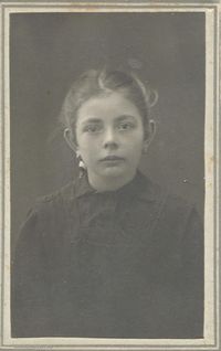 Галя Полушина, ок. 1918 — После смерти родителей в 1922-м голодном году, Галя уехала к дяде Эрасту Андреевичу Васильеву в г. Богородск (ныне Ногинск) Московской губернии. Ее потомки живут в настоящее время в Москве.