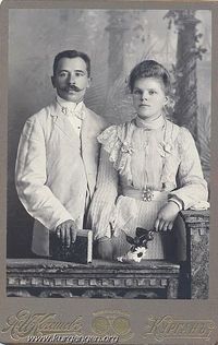 1900-е. Курган. Багашевы — На обороте: "На добрую память дорогой подруге Тане от Лидии и Пети Багашевых".