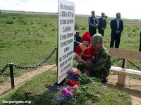 Поставим памятник деревне. Проект генерала Усманова, 2003 год — Фоторепортаж с открытия памятного знака на месте исчезнувший деревни Савиной. Фото из архива Усманова В.В.