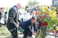 Поставим памятник деревне. Проект генерала Усманова, 2003 год — Фоторепортаж с открытия памятного знака на месте исчезнувшей деревни Корчажино. Фото из архива Усманова В.В.