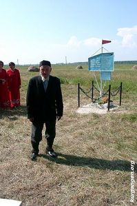 Поставим памятник деревне. Проект генерала Усманова, 2003 год — Фоторепортаж с открытия памятного знака на месте исчезнувший деревни Сабишево. Фото из архива Усманова В.В.