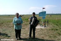 Поставим памятник деревне. Проект генерала Усманова, 2003 год — Фоторепортаж с открытия памятного знака на месте исчезнувший деревни Сабишево. Фото из архива Усманова В.В.