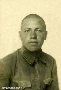 Ветохин Александр Павлович — Ветохин Александр Павлович был призван в армию Кировским райвоенкоматом в 1939г. Погиб возле реки Лазузы (притока Волги) под Ржевом в Тверской области. Это его последняя фотография с фронта. Фото из архива Ханбековой Анны.