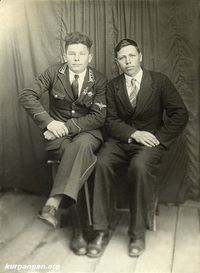 Ветохин Григорий Павлович и Ветохин Александр Павлович, 1939 год — Ветохин Александр Павлович был призван в армию Кировским райвоенкоматом в 1939г. Погиб возле реки Лазузы (притока Волги), под Ржевом, в Тверской обл. Эта фотография сделана после получения повестки. Фото из архива Ханбековой Анны.