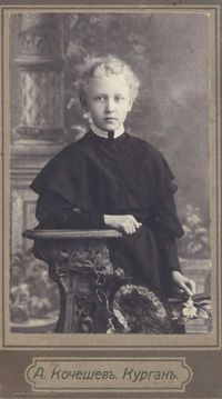 Лидия Александровна Полушина, Курган, ок. 1905 года — Племянница Павла и Анны Полушиных, Лидия род. в 1897 году в Кургане у Евгения Семеновны Полушиной.
