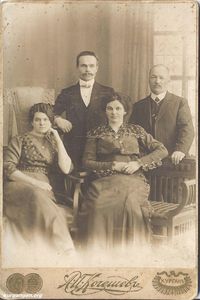 Неизвестные. Курган, 1910-е годы. — Фото из коллекции магазина «Антиквариат» в Кургане.