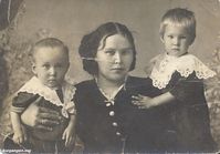 Николаевы. Омск, 1916 год — На добрую Память Ивану Петровичу и Марии Лазаревне Гайлит от Марии Дмитриевны Николаевой. Из коллекции магазина «Антиквариат» в Кургане.