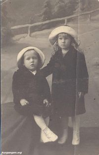 Николаевы. Омск, 1916 год — На добрую память дорогому крестному от крестника Жоржика и Нади Николаевых. Омск, 15.04.1916. Из коллекции магазина «Антиквариат» в Кургане.