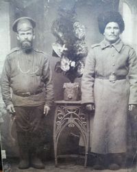 Боровских Петр Мардарьевич — На фото – слева Петр Мардарьевич Боровских, в чине ефрейтора Российской Императорской армии, житель села Масли, 1870 г.р. Участник Первой Мировой войны. Петр Мардарьевич служил писарем, отличался красивым почерком и грамотностью. Надпись на обороте: «Здравствуйте жена и дети посылаю вамъ фотографическую карточку  въ памяти о моей земной жизни  прощайте Я здоров Петръ М.Боровских … 1916 года февраля 12 дня. Фото для размещения на сайте прислал Андрей Викторович Боровских (правнук), гор. Челябинск.
