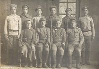 Курган, 1918 год, 12 октября. Фотография Кочешева  — Белогвардейские новобранцы. Призваны по указу Временного Сибирского правительства от 31 июля 1918 года. Призывались мужчины из числа коренного русского населения и переселенцы, прибывшие в Сибирь до 1 января 1915 г., родившиеся в 1898-1899 годах. Призыв начался 25 августа 1918 года. Из коллекции магазина «Антиквариат» в Кургане.