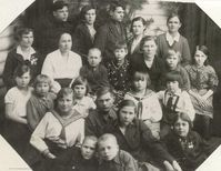 Куртамыш, 1939 год — Отличники базовой (начальной) школы. В центре Юрий
Александрович Коробейников, в будущем: конструктор-ракетчик, зам. акад.
В.Макеева, лауреат Государственной премии.
Из архива Николая Павлова.