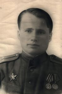 1947. Максимов Геннадий Степанович — Геннадий Степанович служил в армии с 5.03.1942  по 4.07.1946, в т.ч.  в составе Воронежского, 2-го Украинского фронтов. Участвовал в боях за освобождение Украины, Молдавии, Румынии, Венгрии, Чехословакии, Австрии. В боях с фашистами он провел 750 дней. Более 2 лет прожил в окопах. 195 дней был в госпиталях по ранениям на излечении. За войну имел три контузии и два ранения.