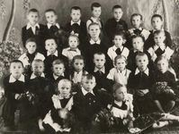 1959. Май. Куртамышская средняя школа. 1-й класс. Учительница Зоя Захаровна Набатникова — Из архива Николая Борисовича Павлова.