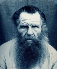 Мельников Сергей Антонович — Сергей Антонович Мельников, участник революции, первый начальник волостного отряда милиции. До своего последнего дня работал в колхозе им. Кирова. Умер в мае 1967 года. Похоронен в селе Кирово. Фото из архива средней школы села Кирово.