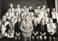1967. Куртамышская базовая начальная школа. 4-б класс. Учитель Назарова Елизавета Ивановна — Из архива Николая Борисовича Павлова.