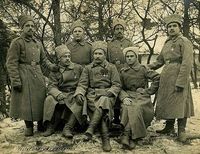 Группа солдат с офицером. 1916г. — Фотографии Михаила Яковлевича Черепанова времен Первой мировой войны.