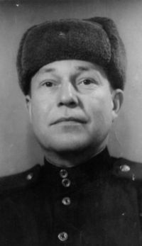 Жители станции Иковка Кетовского района Курганской области — Карчугин Алексей Михайлович 1911 года рождения. Воевал на Дальневосточном фронте. Фото их архива дочери Орловой (Карчугиной) Валентины Алексеевны (ст. Иковка). Фото для размещения на сайте «Курганген» предоставлено Верой Собакиной (Латвия).