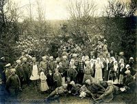 Солдаты и местные жители. 1916г. — Фотографии Михаила Яковлевича Черепанова времен Первой мировой войны.