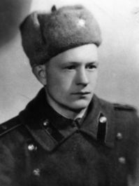 Жители станции Иковка Кетовского района Курганской области — Юрченко Иван Иванович 1921 года рождения. В РККА с 1941-го года. Служил в составе 45-й танковой дивизии Киевского особого военного округа. Воевал на Юго-Западном фронте в составе 46-го отдельного полка связи. Участвовал в обороне Киева. В составе 58-й пехотной дивизии 1-го Украинского фронта освобождал Чехословакию и Австрию. Награждён орденом "Отечественной войны 2-ой степени" и медалью "За оборону Киева". Фото из архива дочери – Карповой (Юрченко) Анны Ивановны (ст. Иковка). Фото для размещения на сайте «Курганген» предоставлено Верой Собакиной (Латвия).