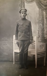 Фото из домашнего архива Дорофеева О.В. (Барнаул). — Надпись на обороте: "Город Курган, 3 Сиб. Степ. Кадр. Полка, 7 роты, 4 взвода, В.П. Лизунова.
В с. Макушино. На добрую и долгую память Нюре Пугиной. 11 Октября 1918 года".
