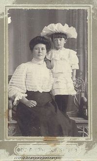 1900-е. Анна и Маруся Цветковы.