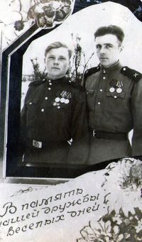 Жители станции Иковка Кетовского района Курганской области — Пахмутов Николай Анатольевич 1927-го года рождения. Участник Великой Отечественной войны 1941-1945. Справа. Фото из архива дочери Новиковой (Пахмутовой) Ольги. ст.Иковка. Фото для размещения на сайте «Курганген» предоставлено Верой Собакиной (Латвия).