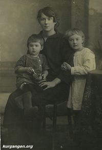 Городецкая Елена Николаевна (справа) — Фото из архива Бурматовой Веры Георгиевны (г. Калининград).