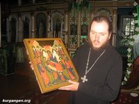 Село Боровлянка. Никольская Крестовоздвиженская церковь. 2009-08 — Дары Пюхтицкого монастыря. Фото Николая Павлова.