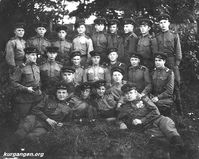 Мишкинский район, деревня Суханово — Личный состав 99-го погранотряда. Нижний ряд, второй слева – Суханов Владимир Васильевич. Прибалтика, 1947-48гг. Фото из домашнего архива Михаила Суханова (Курган).