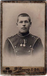 Санкт-Петербург, Семеновец — Середкин Абрам Максимович, родился в д.Беловской Вознесенской волости 28 окт. 1888 года, осенью 1910 года призвали на службу в царскую армию, служил в Лейб-Гвардии Семеновском полку. Участник Первой Мировой, был призван по первой мобилизации как запасной 1 разряда. Фото из домашнего архива Юрия Бахтеева.