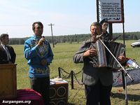 Поставим памятник деревне. Проект генерала Усманова, 2003 год — Фоторепортаж с открытия памятного знака на месте исчезнувший деревни Шарово. Фото из архива Усманова В.В.