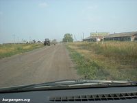 Село Усть-Суерское Белозерского района Курганской области - 01 — Въездной знак. Фото Владимира Шевцова, 7.08.1910.