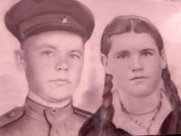 Деревня Высокова (Заозерна) — Участник Великой Отечественной войны, 1941-1945гг. младший сержант минометчик 2-й минометной роты 1016-го стрелкового полка 288-й стрелковой Дновской дивизии 14-го гвардейского стрелкового корпуса 42-й армии Ленинградского фронта, уроженец д. Высокова (Заозерна) Арлагульской волости Курганского уезда Тобольской губернии - Варакосов Константин Максимович со своей супругой Варакосовой Федорой Кузьмовной, фото 1946 года. Фото для размещения на сайте Курганген предоставил Андрей Варакосов (Челябинск).