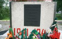 Село Половинное Половинского района Курганской области — Мемориал погибшим героям. Фото Владимира Шевцова, 19.07.2018.