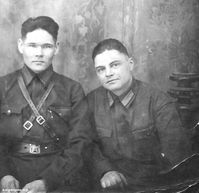 Экипаж радиостанции — Надпись на обороте: «Экипаж радио… Юго-Западный фронт, г. Задонск». Фото из домашнего архива Пушкарева Николая (Курган).