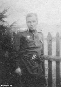 Третьяков Николай Тихонович — Третьяков Николай Тихонович, род. в 1919 г. в Кургане, участник ВОВ, сержант технической службы, водитель, зав. Гаражом, ХППГ 29, 39 армия. 15.07.44. Фото из домашнего архива Пушкарева Николая (Курган).