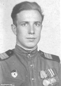 Екимов  Николай  Дмитриевич — Екимов Николай Дмитриевич, 1926 г.р., участник ВОВ, житель Рябково, гв. мл. сержант, радиомастер 2-й танковой роты. Фото из домашнего архива Пушкарева Николая (Курган).