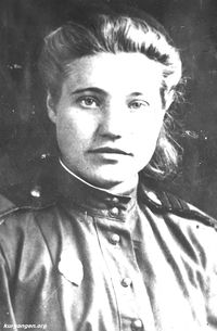 Пипеева (Попова) Анна Федоровна — Пипеева (Попова) Анна Федоровна, участник ВОВ, 1922 г.р., с. Дубровное Варгашинского района. Сержант, командир дальномерного отделения 271 отдельного зенитно-артиллерийского дивизиона, доброволец с 5 мая 1942 года. Фото из домашнего архива Пушкарева Николая (Курган).