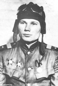 Киселев  Александр  Степанович — Киселев Александр Степанович, 1925г.р., участник ВОВ, житель Кургана, ст. сержант, танкист-радист 3-го танкового батальона, 20-й танковой Седлецкой Краснознаменной танковой бригады 11 танкового Краснознаменного корпуса, участник Битвы за Берлин. 1946 год, 1 мая. Фото из домашнего архива Пушкарева Николая (Курган).