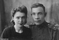 Богатырев  Василий  Дмитриевич  с  женой  Кларой  Ивановной — Богатырев Василий Дмитриевич с женой Кларой Ивановной Ленской (дочь Ивана Афанасьевича Ленского первого курганского краеведа), 1922г.р., авиамеханик, участник ВОВ, житель Кургана, пулеметчик. 2.04.1947. Фото из домашнего архива Пушкарева Николая (Курган).