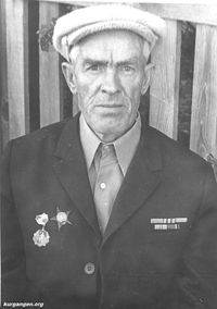 Подгорных  Михаил  Васильевич — Подгорных Михаил Васильевич, 1907 г.р., уроженец Юргамышского района, , участник ВОВ, линейный надсмоторщик (связист) 566 отдельной транспортно строительной Гродненской роты. Житель Кургана. Фото из домашнего архива Пушкарева Николая (Курган).