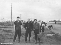 Город Курган. Поселок Рябково — Курган, поселок Рябково. На заднем плане слева – строительство 2-й городской больницы, справа – третий интернат и детский сад (перед будущим магазином Сибирь). Август 1962 года. Фото из личного архива Пушкарева Николай Александровича.
