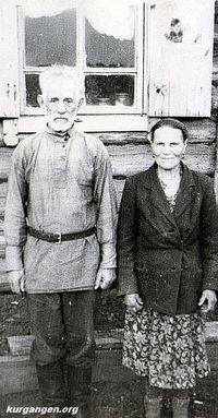 — Перфилий Трофимович (1890 г.р.) и Мария Евстифеевна (1889 г.р.) Мищенко, мои дедушка и бабушка. Проживали на ст.Иковка Кетовского р-на Курганской обл. (прим.1950-е гг.). Фото из домашнего архива Лидии Викторовны Бабаевой (Мищенко) (село Иковка Кетовского района Курганской области).