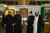Курган. Выставка "Добрый свет Рождества", 23-28.01.2010 — Слева направо:  диакон Свято-Троицкой церкви из п. Мишкино, протоиерей Алексий Фасола (Западное благочиние, Мишкино), Илия - иеромонах из скита Св.Троицы со Святой горы  Афон, Греция, протоиерей Василий Семенов (Шадринское городское благочиние). Фото с сайта Курганской епархии.