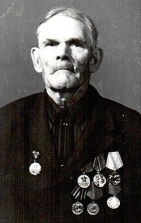 Агафонов Корнид Дмитриевич — Агафонов Корнил Дмитриевич 1899 года рождения, уроженец д. Сладчанка Мехонского района Курганской области. 21 октября 1941 года призван по мобилизации в 12 стрелковую дивизию, 23 стрелковый полк – стрелком, на Ленинградском направлении. 22 марта 1942 года был тяжело ранен и 20 июля 1942 года был демобилизован. Награжден медалями: «За победу над Германией», «За доблестный труд в Великой Отечественной войне», юбилейными.